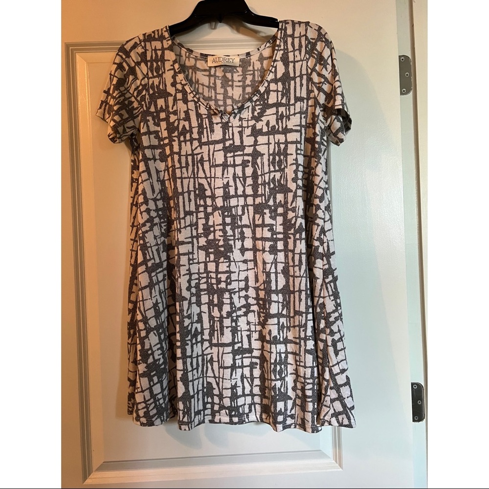 GEOMETRIC TSHIRT DRESS